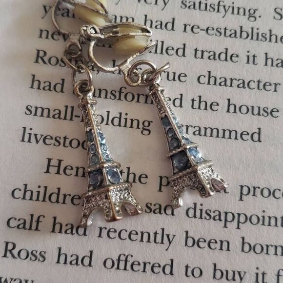 Eiffle Tower Earrings - Picture 2 of 4
